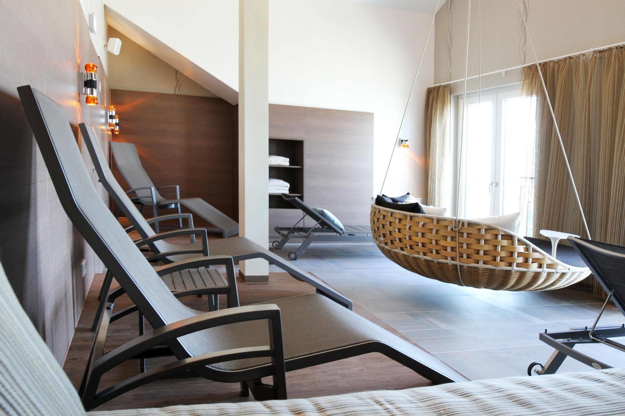 Hafenhotel Meereszeiten Гайлігенгафен Екстер'єр фото